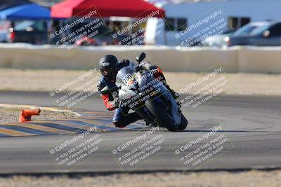 media/Dec-18-2022-SoCal Trackdays (Sun) [[8099a50955]]/Turn 2 (950am)/